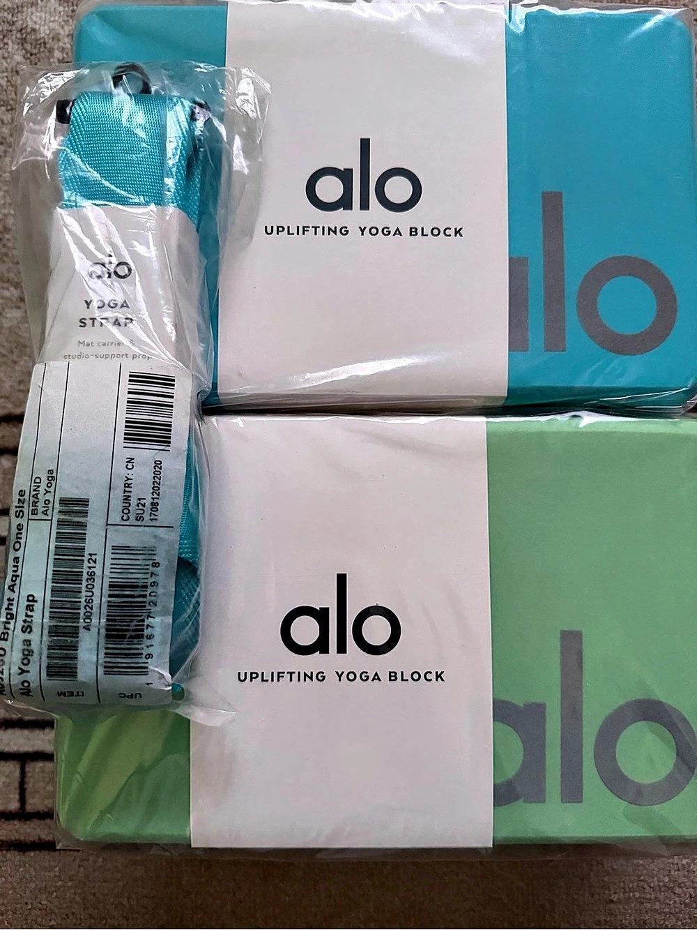 Alo Yoga Block Blue & Green with mat strap NWT